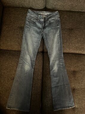 American Eagle Outfitters Women’s Faded Blue Flared Jeans